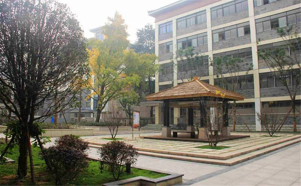 成都市西北中學(xué)的老師怎么樣？