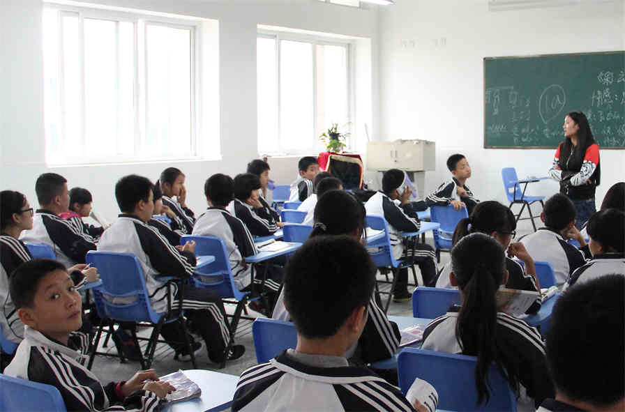 金牛中學一年的學費是多少錢？