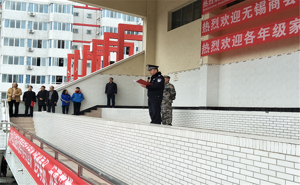 大彎中學外招生一年的學費是多少？