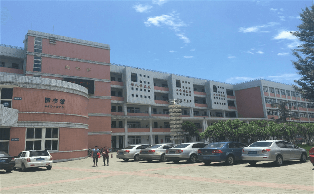 成都市籍田中學(xué)的去年錄取分?jǐn)?shù)線是多少分？