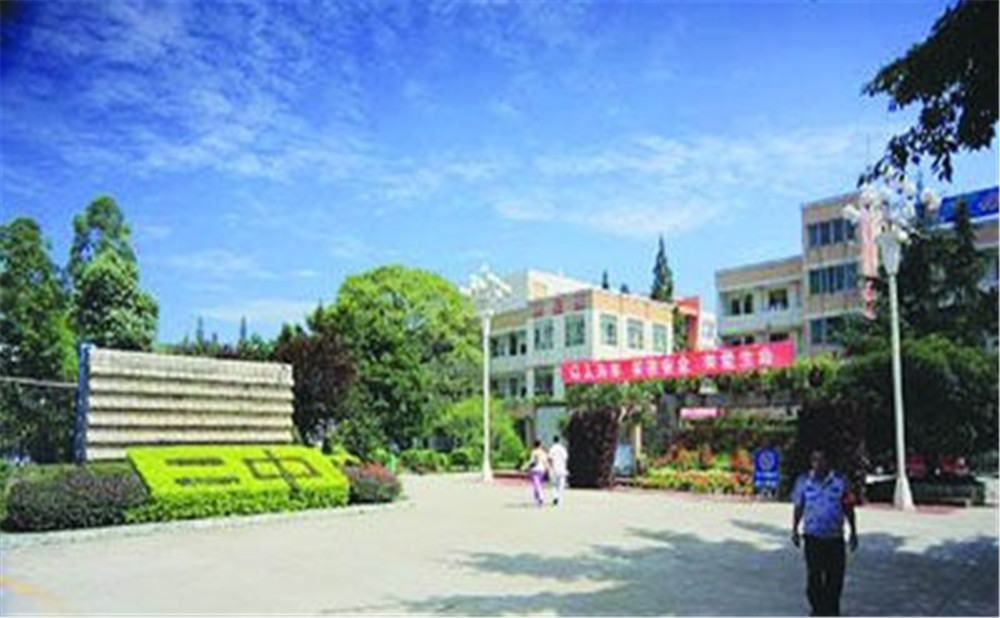 新都二中去年的錄取分數(shù)是多少？