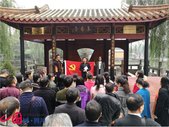 石室白馬中學一年的學費是多少？