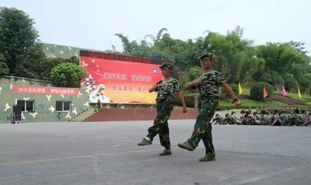 蒲江中學(xué)的一年學(xué)費(fèi)是多少錢？