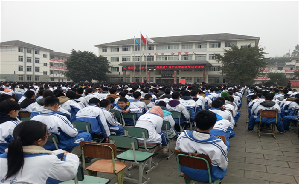 淮口中學(xué)外招生一年的學(xué)費(fèi)是多少？