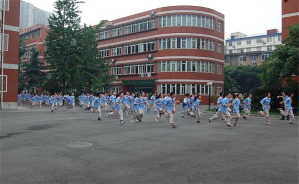 北師大成都實驗中學(xué)的學(xué)費是多少？