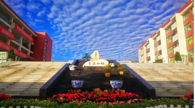 北京第二外國語學院成都附屬中學近三年的錄取分數(shù)線？