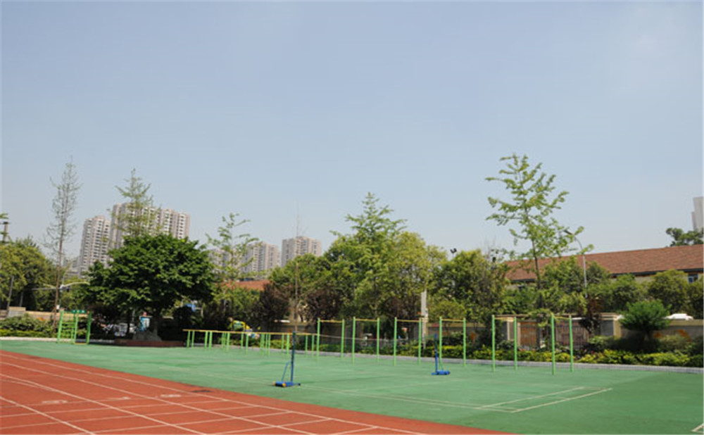 成都鐵路中學(xué)的學(xué)費(fèi)是多少？