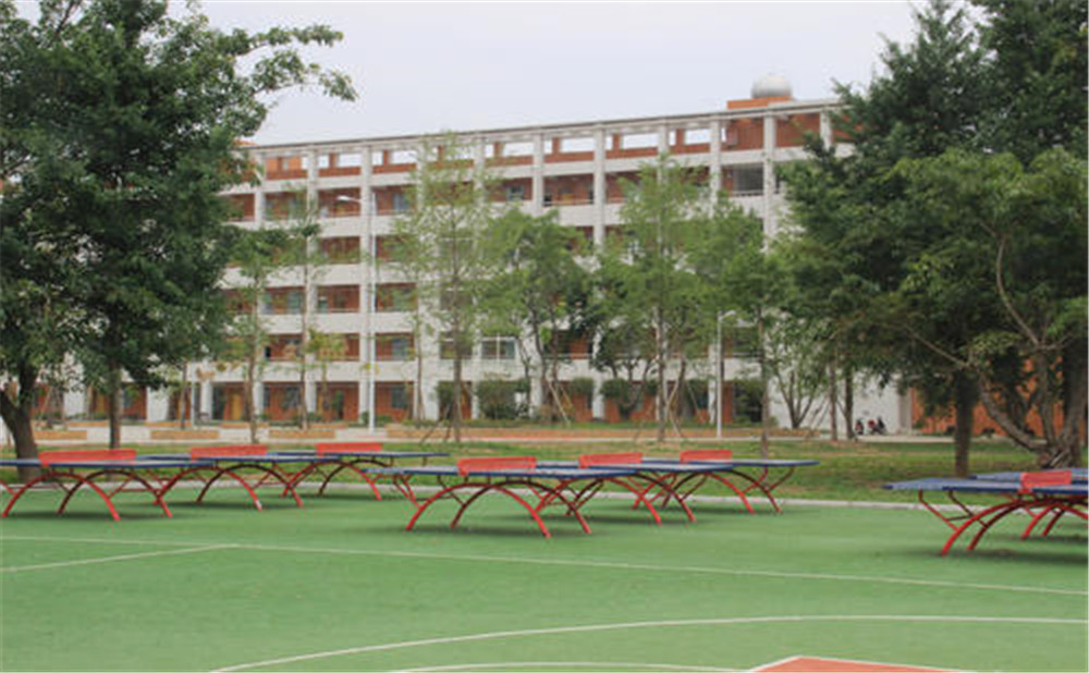 金堂實(shí)驗(yàn)中學(xué)的高中宿舍怎么樣？