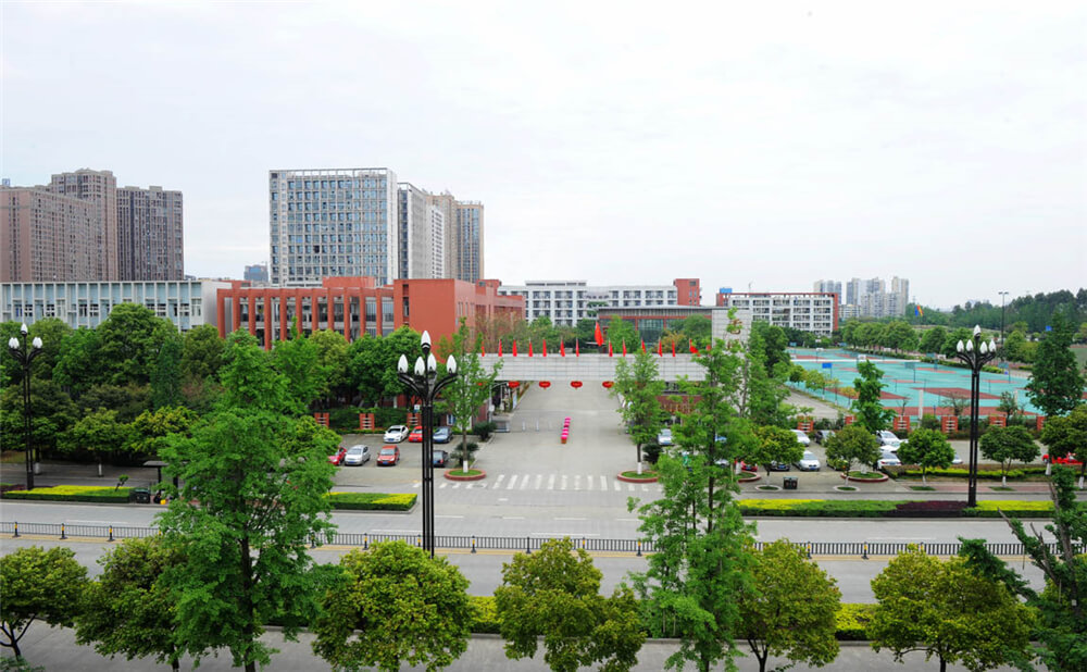 香城中學(xué)的高中住宿怎么樣？