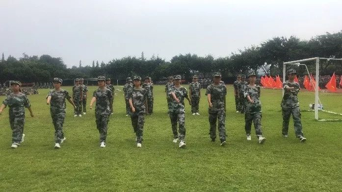 華潤高級中學(xué)的學(xué)費是多少？