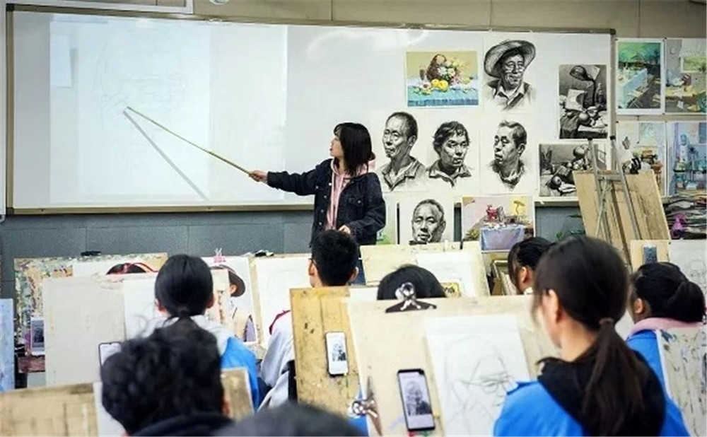 成都市第三中學(xué)錄取分?jǐn)?shù)是多少？