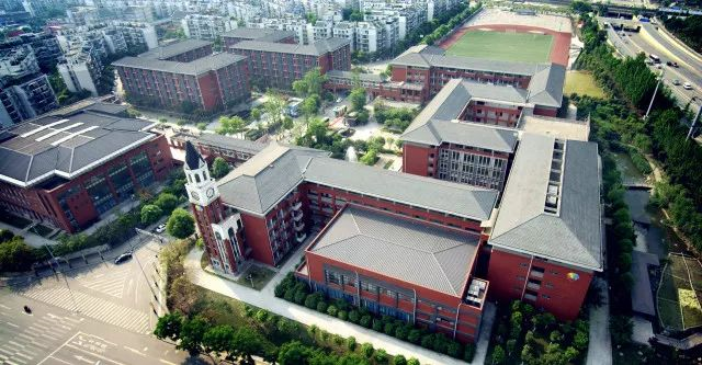 成都七中萬達(dá)學(xué)校的錄取分?jǐn)?shù)線是多少？"image.png"