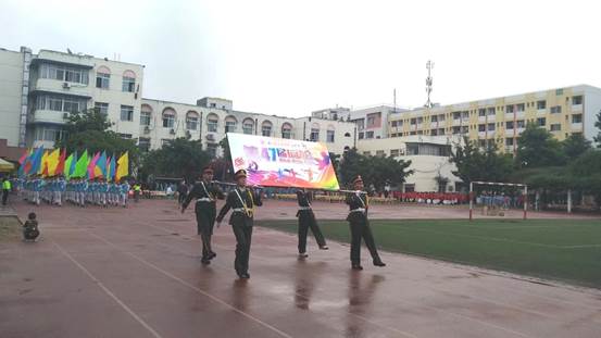 西南交通大學(xué)附屬中學(xué)高中一年的學(xué)費是多少？