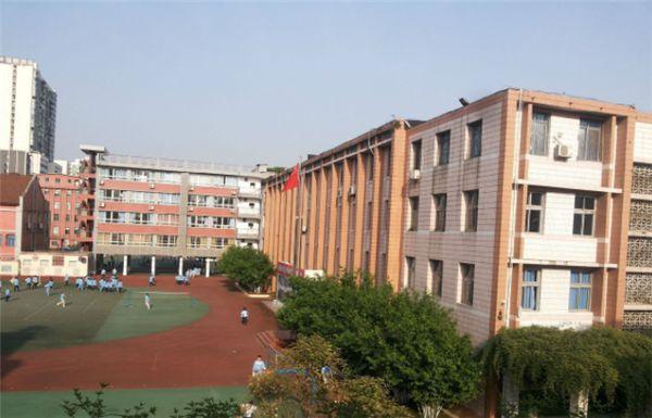 通錦中學(xué)的本科升學(xué)率是多少？