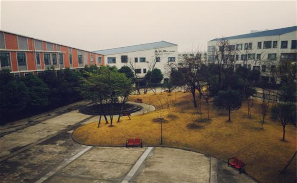 成都實(shí)驗(yàn)外國(guó)語(yǔ)學(xué)校（西區(qū)）的宿舍怎么樣？