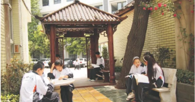 成都市第三十三中學的宿舍怎么樣？