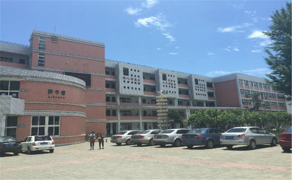 成都市籍田中學(xué)的宿舍怎么樣？
