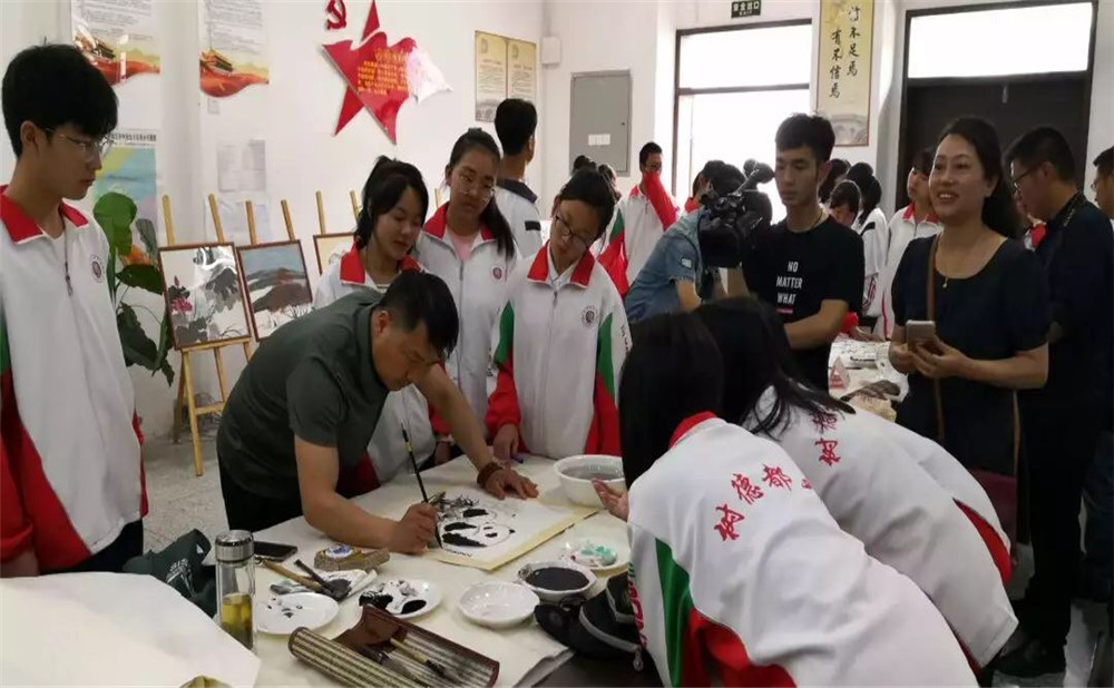 2020年都江堰外國語實(shí)驗(yàn)學(xué)校計(jì)劃招多少人？