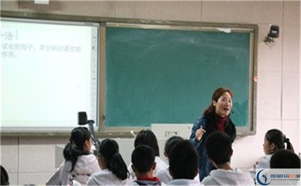 成都實(shí)驗(yàn)中學(xué)高中本部的錄取分?jǐn)?shù)是多少？