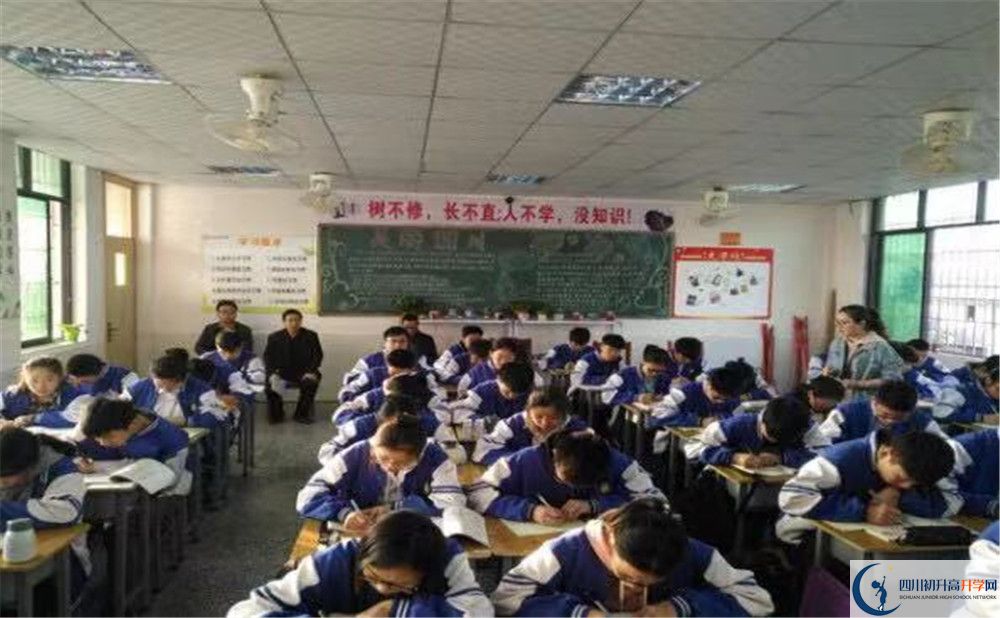 仁壽華達(dá)高中高中部錄取分?jǐn)?shù)是多少？