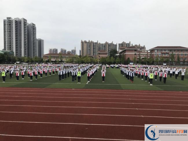2020崇慶中學(xué)初升高的學(xué)費(fèi)是多少？