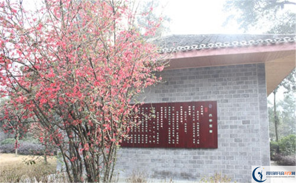 彭州中學(xué)是怎么樣的學(xué)校？