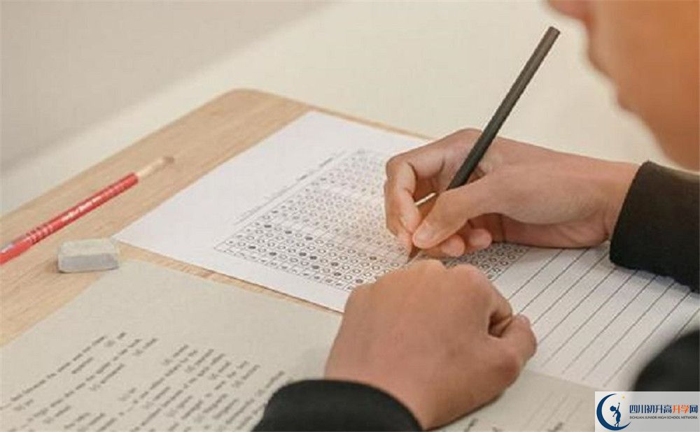 成都石室外國語學(xué)校是怎么樣的學(xué)校？