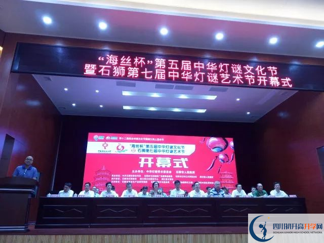 新津中學(xué)的學(xué)費(fèi)收費(fèi)標(biāo)準(zhǔn)是什么？