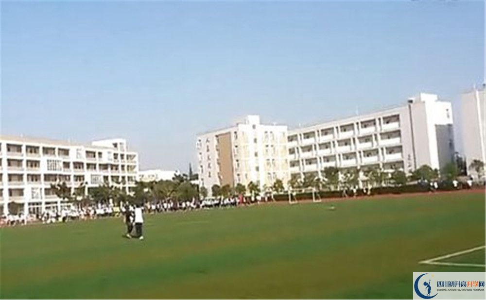 郫縣四中的學(xué)費(fèi)大概多少？