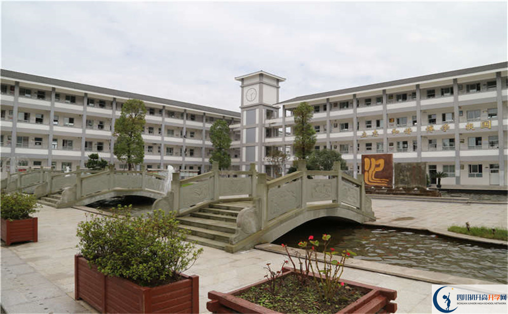 平樂中學(xué)的學(xué)費(fèi)大概是多少？