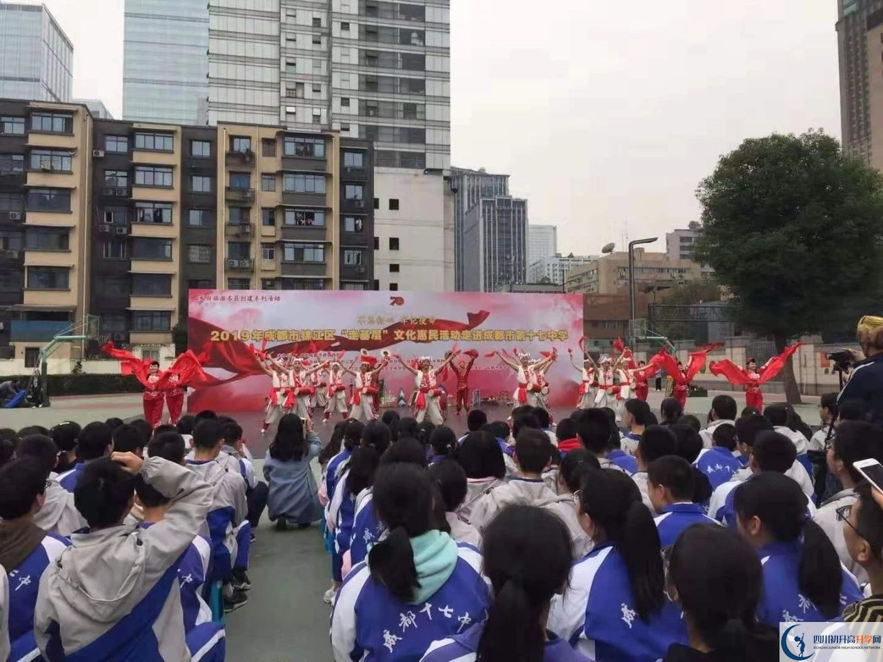 中考成都市第十七中學(xué)的招生分?jǐn)?shù)線是多少？