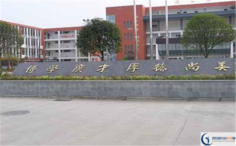 金堂中學(xué)的學(xué)費大概是多少？