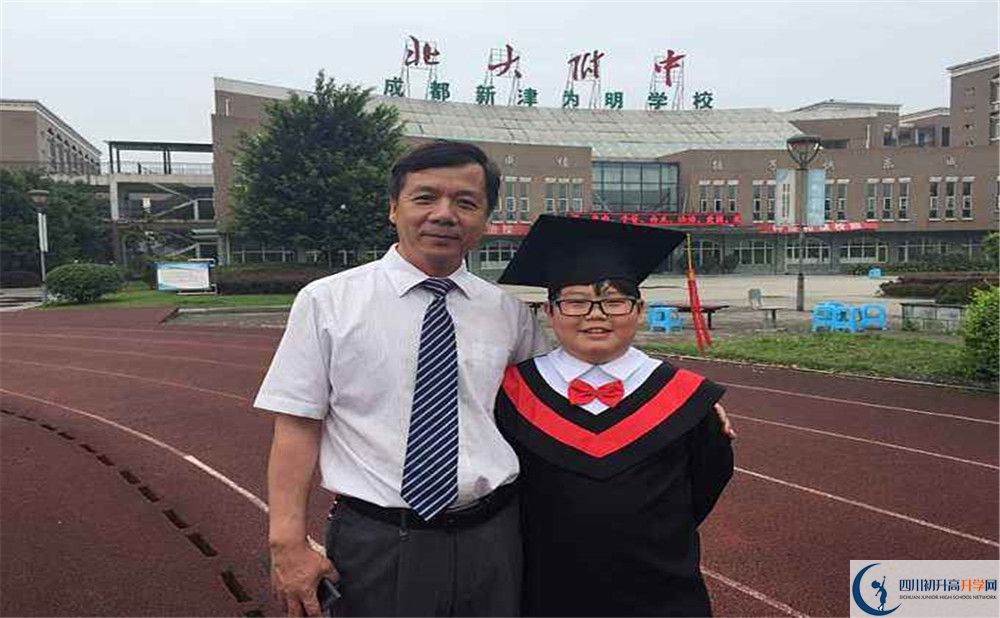北大附中成都新津為明學(xué)校的學(xué)費大概是多少？