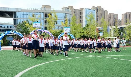 成都市泡桐樹(shù)中學(xué)的老師好不好？