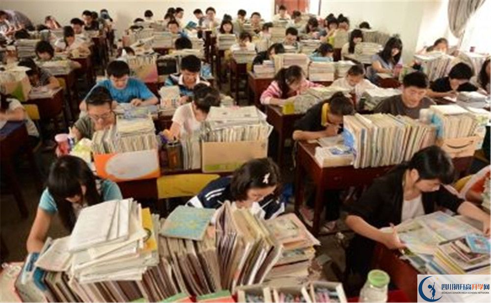 成都列五中學(xué)的招生分?jǐn)?shù)線(xiàn)是多少？