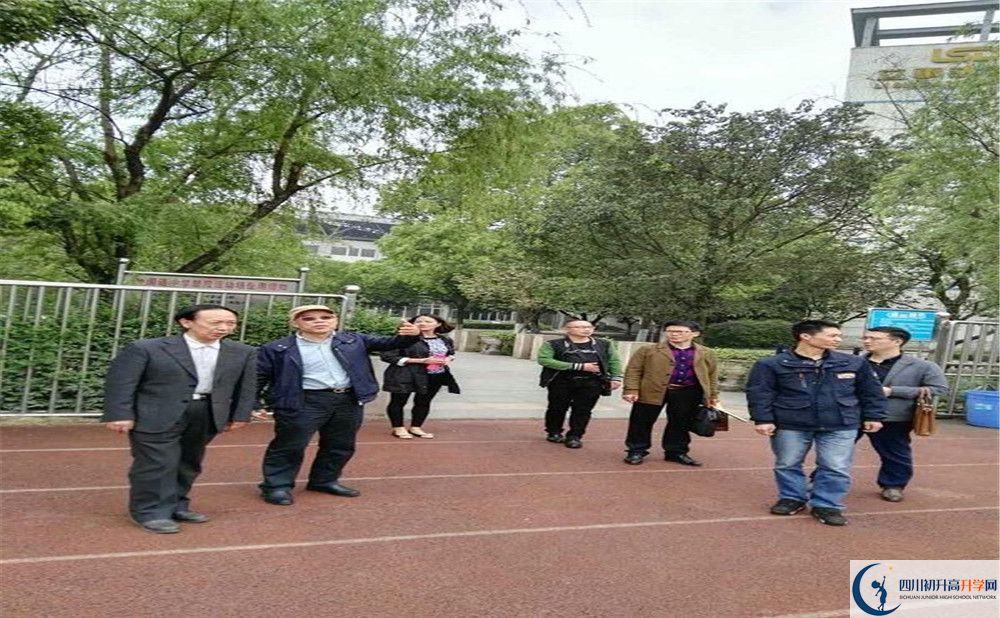 成都嘉祥外國語學(xué)校一年的學(xué)費(fèi)是多少？