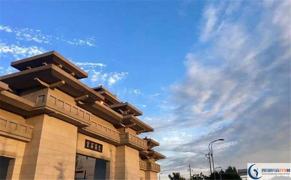 成都石室中學(xué)北湖校區(qū)的一年學(xué)費(fèi)是多少？
