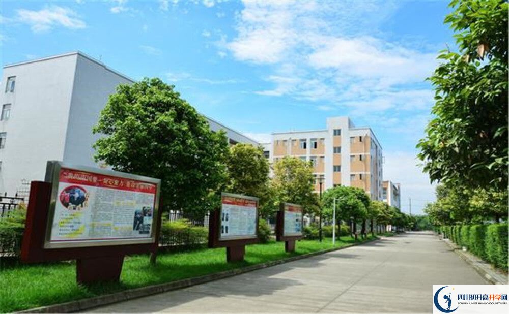 郫縣四中的老師好不好？
