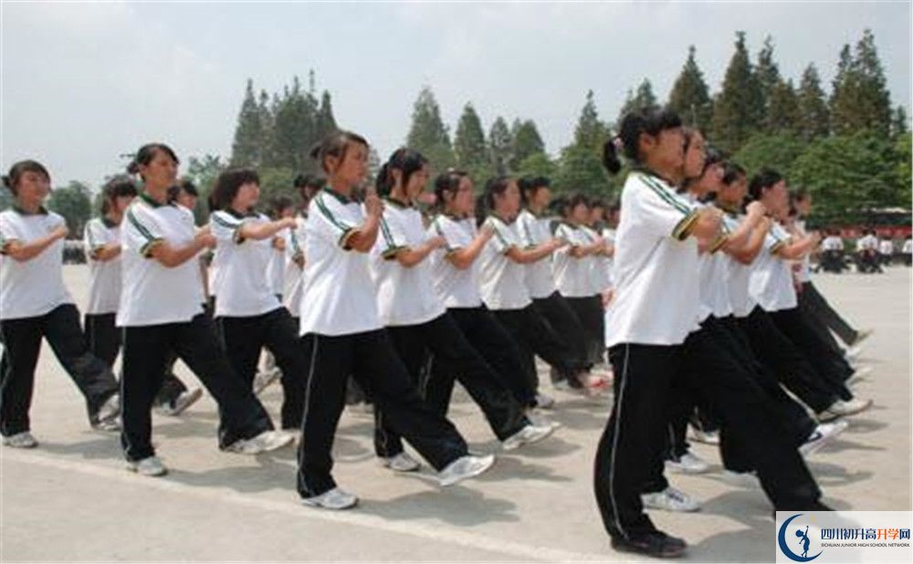 彭州一中一年的學(xué)費(fèi)是多少？