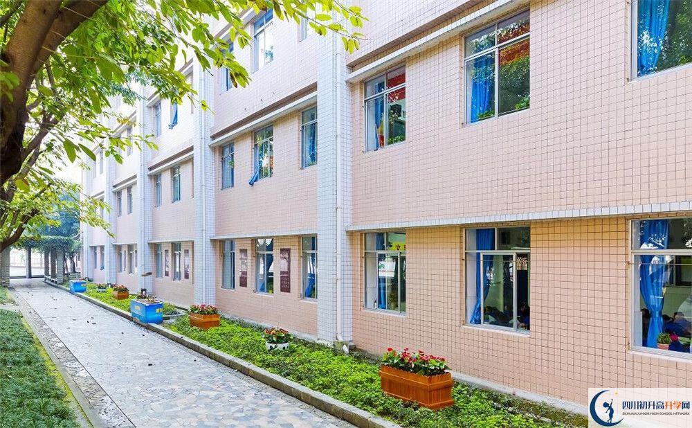 成都市第四十九中學(xué)的高中住宿好不好？