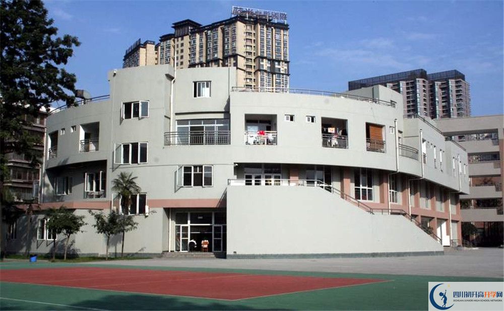 成都市鹽道街中學(xué)的高中住宿好不好？