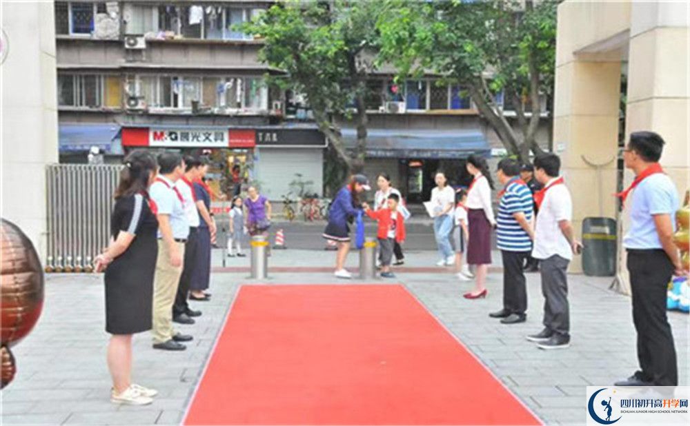成都市石室聯(lián)中蜀華分校的高中住宿好不好？