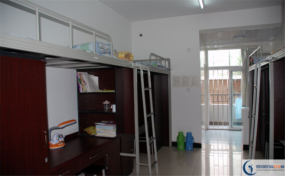 成都樹德中學(xué)光華校區(qū)的高中住宿好不好？