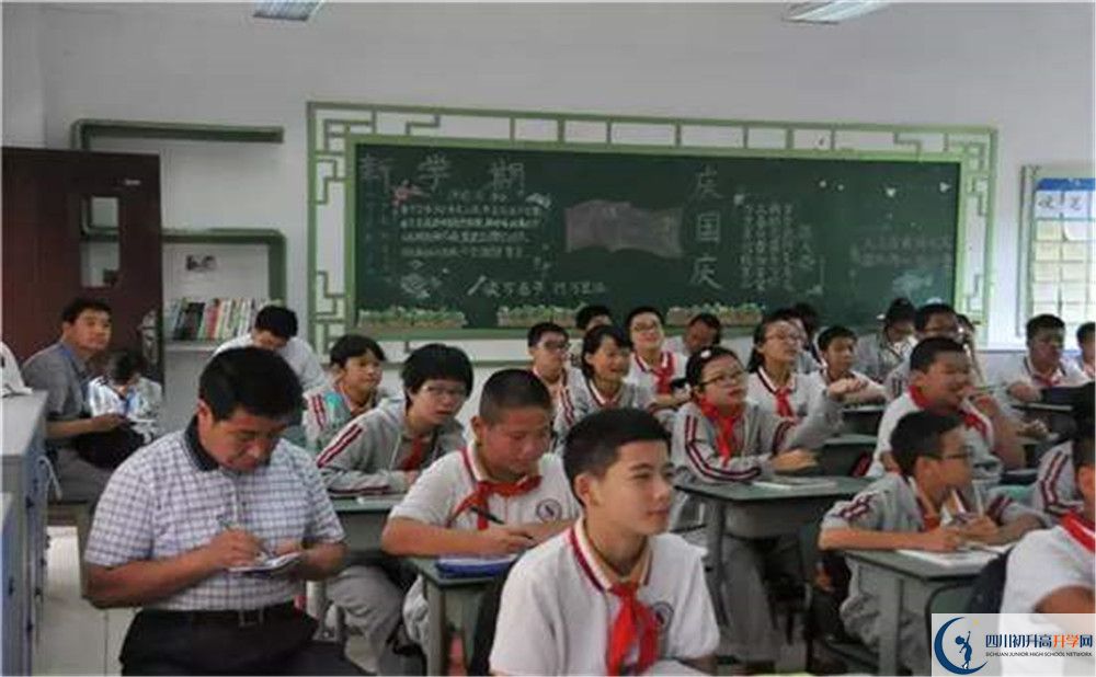 石室聯(lián)合中學(xué)蜀華分校的學(xué)費(fèi)一期是多少？