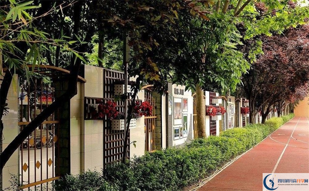 成都大學(xué)附屬中學(xué)一期的學(xué)費(fèi)是多少？