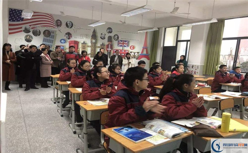 北京第二外國語學(xué)院成都附屬中學(xué)的學(xué)費一期是多少？