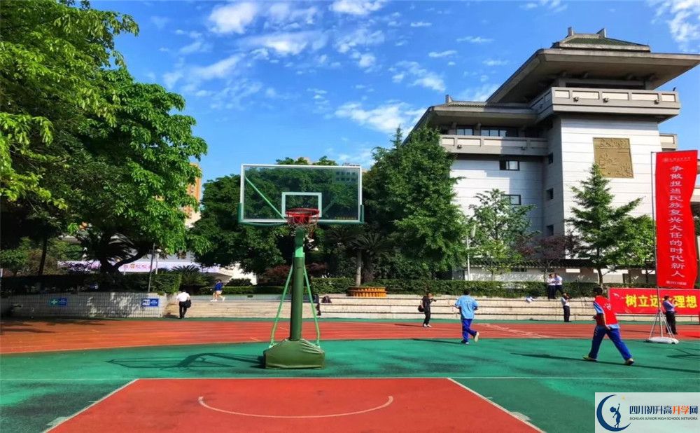 考成都石室中學(xué)的分?jǐn)?shù)線是多少？