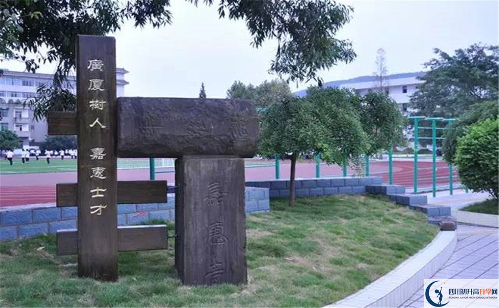 考成都市太平中學(xué)的分?jǐn)?shù)線是多少？