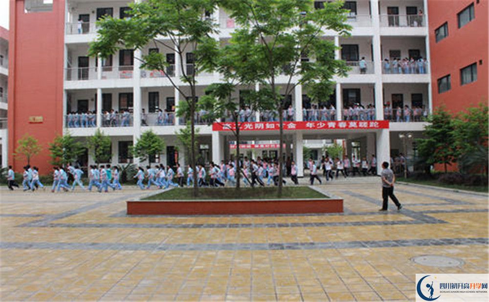 金堂中學(xué)的學(xué)費(fèi)一期是多少？