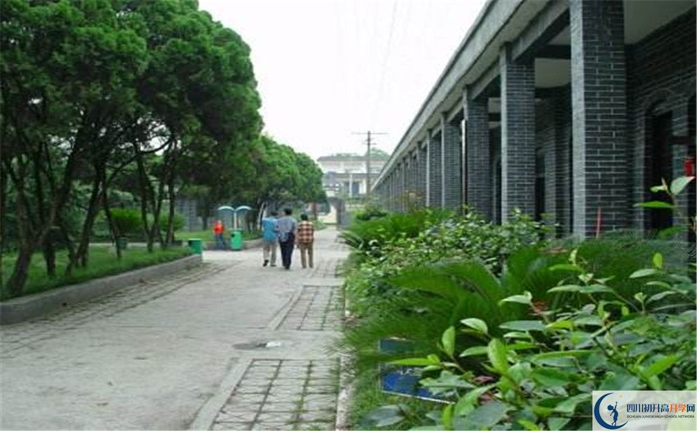 安仁中學(xué)的學(xué)費(fèi)一期是多少？